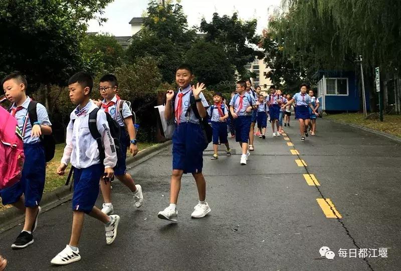 九月，我们开学啦！把天府故事读给世界听……