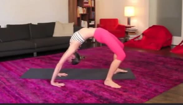 躺着直抬腿的正确训练方法,侧抬腿训练好了走路就有进步了