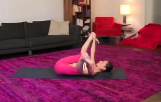 躺着直抬腿的正确训练方法,侧抬腿训练好了走路就有进步了