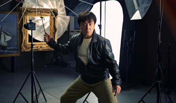 成龙是一个传奇人物吗,成龙都是享誉国际的功夫巨星