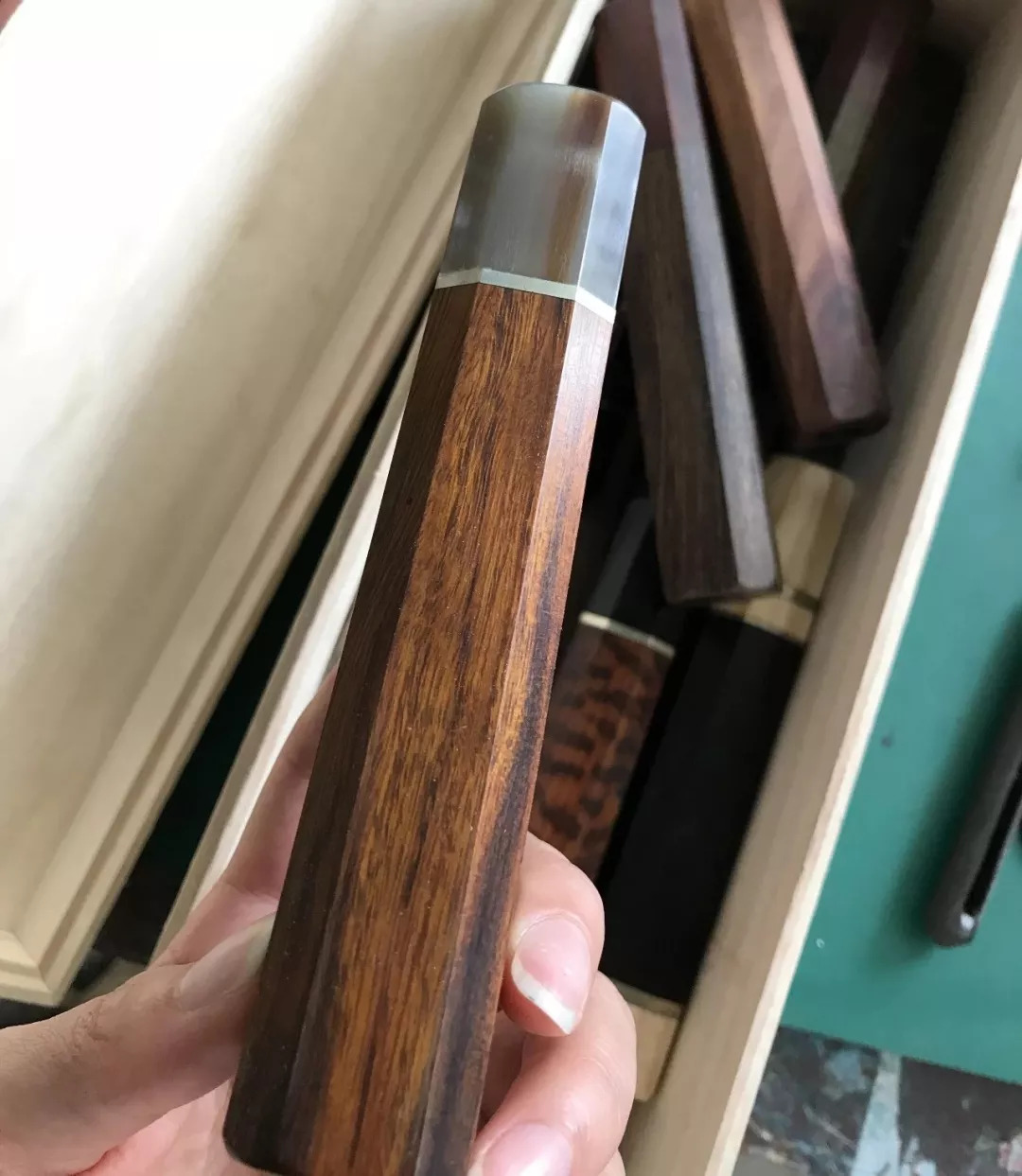 彩木和铁匠木的区别,彩木的原材料