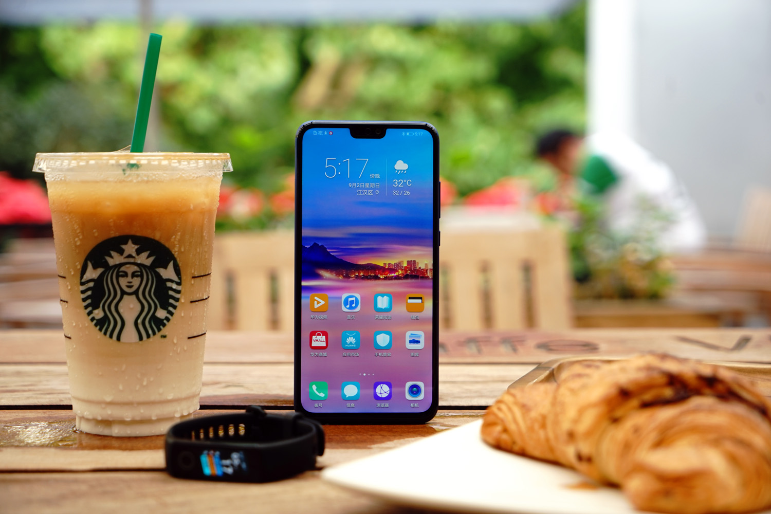 荣耀8x上手评测千元霸屏名不虚传,荣耀八魅海蓝