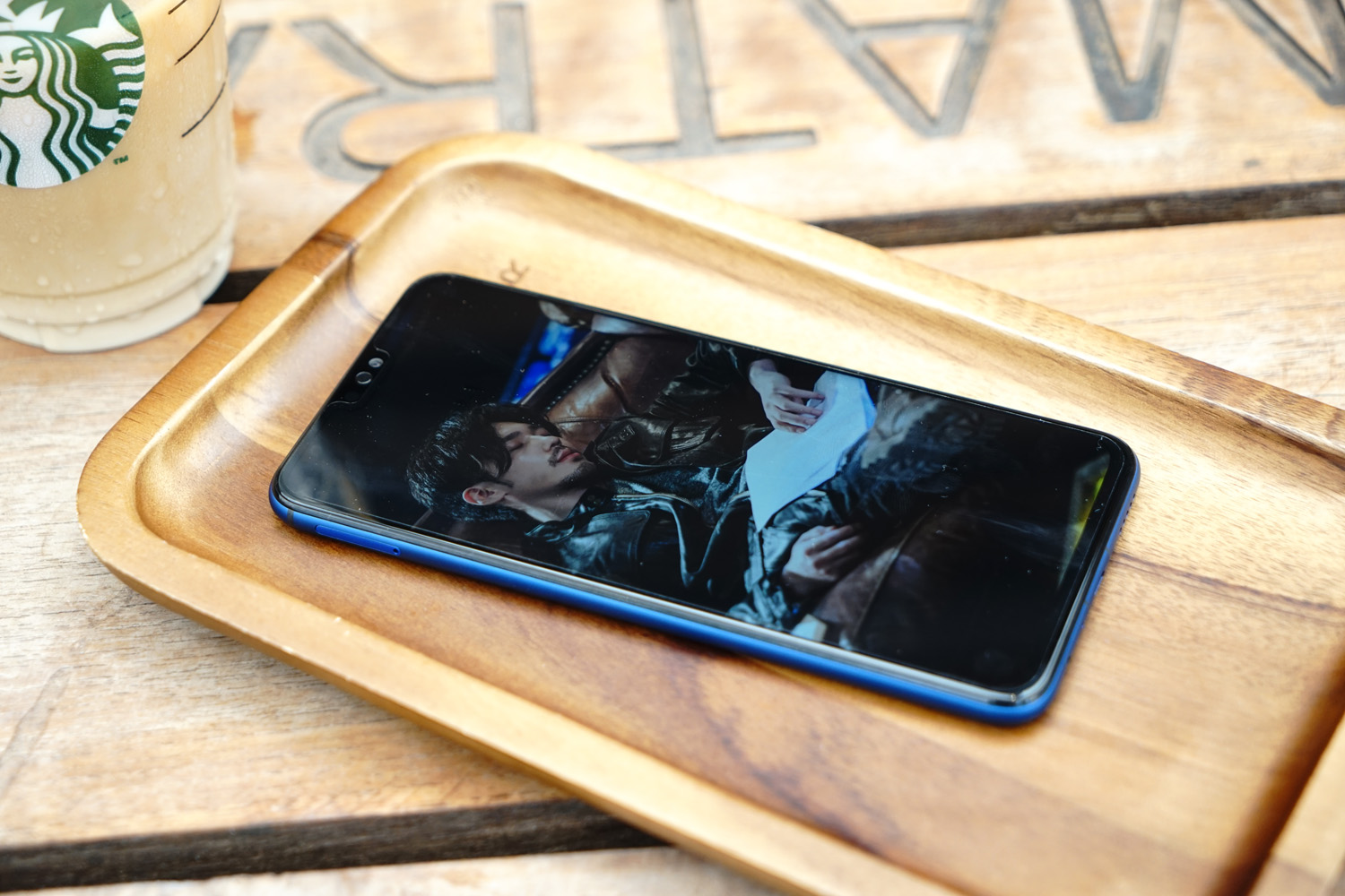 荣耀8x上手评测千元霸屏名不虚传,荣耀八魅海蓝