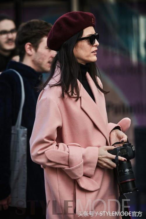 入秋最时髦的穿搭,入秋穿搭粉色外套