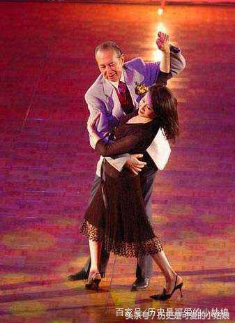 他是赌王，更是舞帝，舞出了四个老婆，舞出了精彩的人生