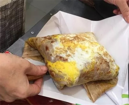 大连美食煎饼果子,吃遍大连小吃街