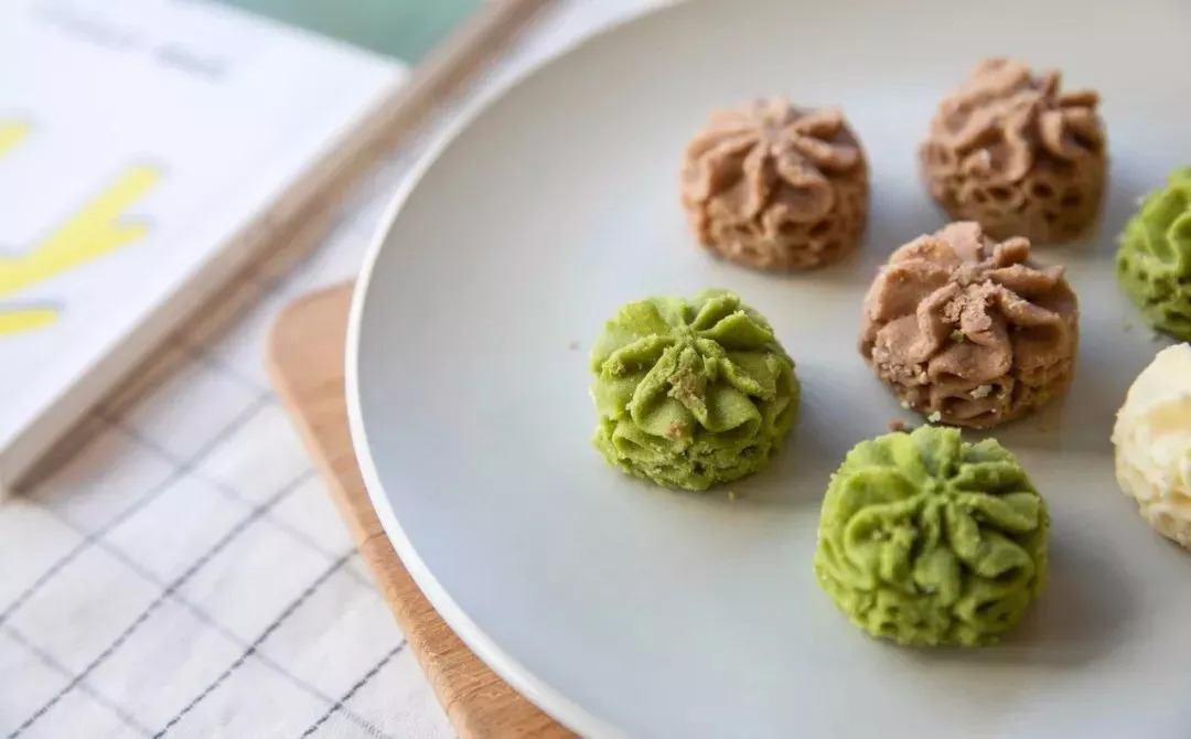 甜品界地震了！第一口就上瘾，酥到掉渣的曲奇，现在整盒免费送！