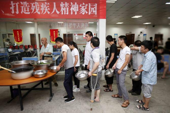 淘宝“特云”客服：对不起回复慢了，因为我只有两个指尖能打字