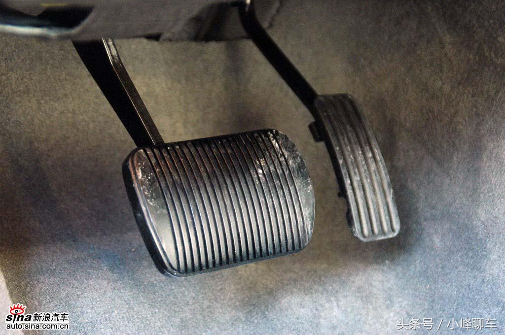 汽车刹车踩下去很软怎么回事,车子刹车感觉不灵换什么