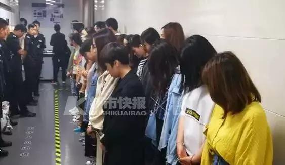 第一次借钱就被要求陪睡，催债时P黄图送花圈殡仪车上门……这伙人终于被抓，干得漂亮！