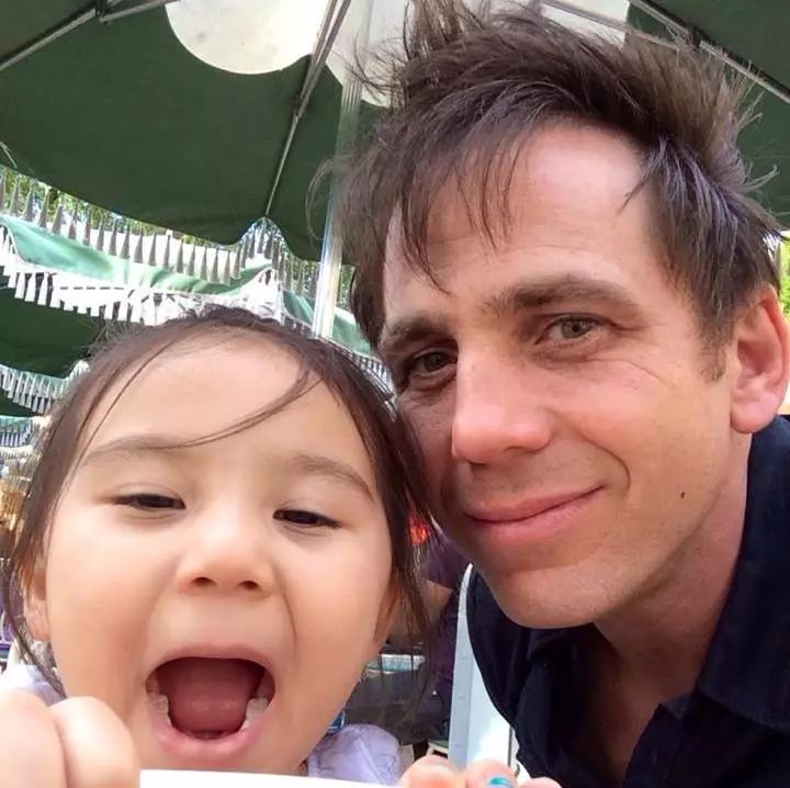 女儿的房间被改成儿童房,爸妈把女儿们的房间改成乐园