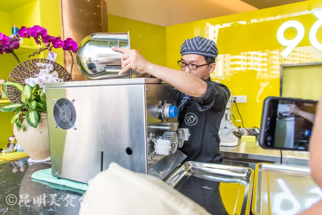 一天卖3万杯的奶茶,一天卖2000多杯奶茶