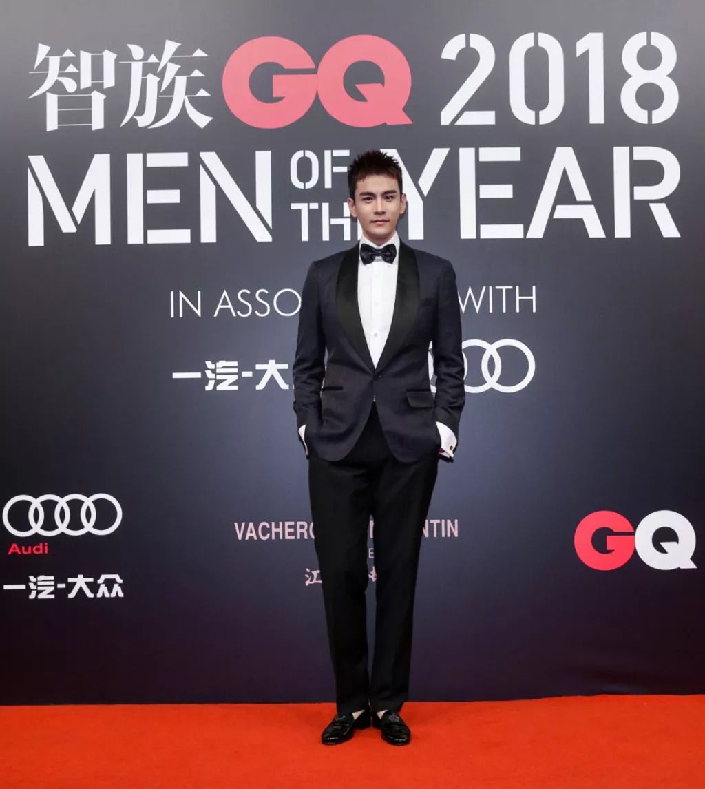 聂远红毯打苍蝇喜提微博热搜,追星赢家聂远小s