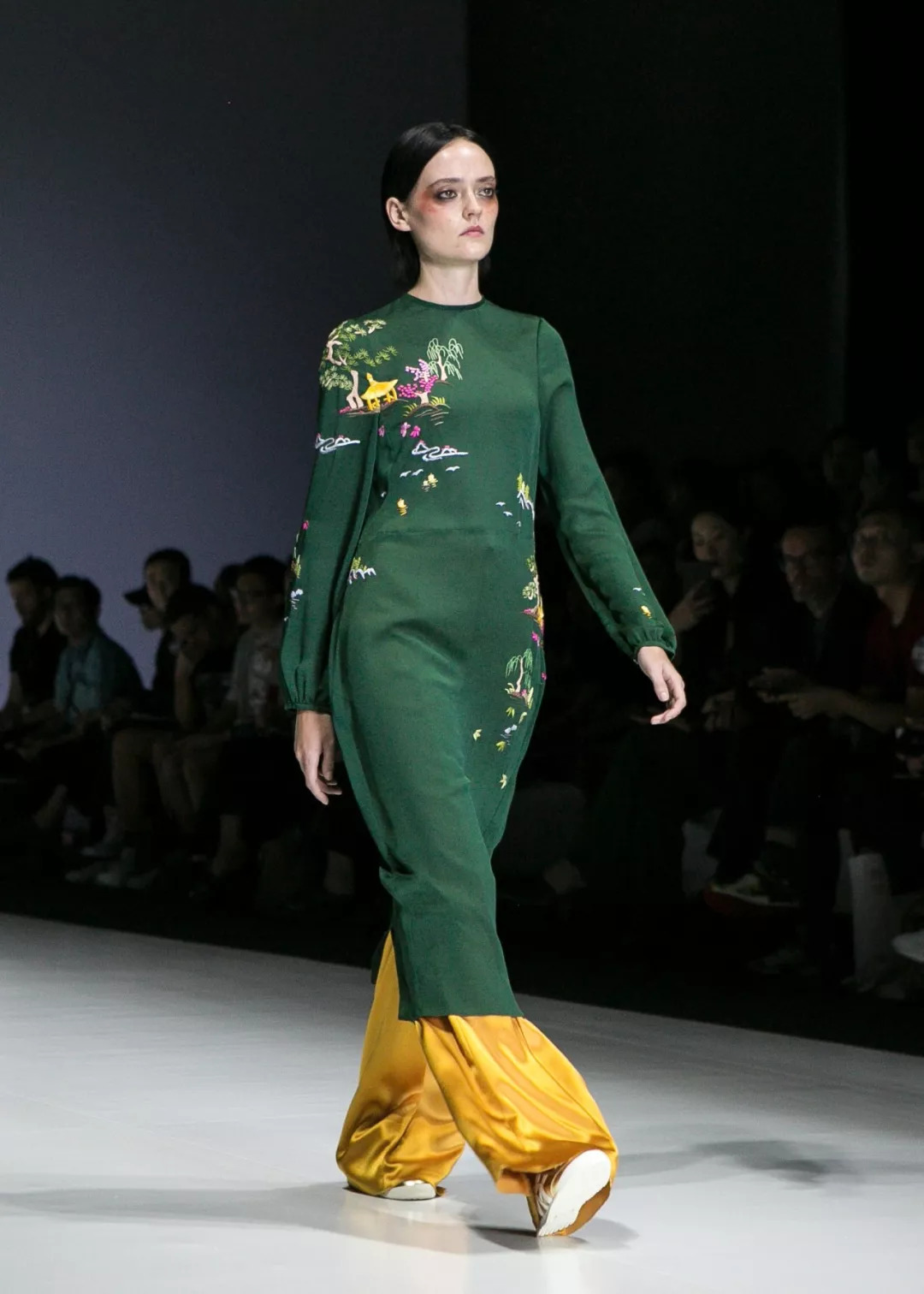 阿秋秋说｜10个角度，麻溜带你去趟香港时装周