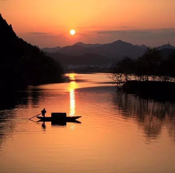 秋天的婺源什么时候去最美,秋天的婺源是色彩的天堂