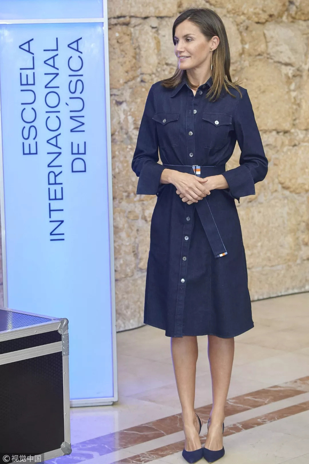 秋衣袖子长怎么卷好看,秋衣袖口怎么卷边