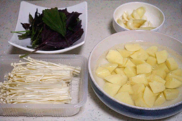 鸡爪不脱骨的凉拌做法,鸡爪脱骨了怎么做好吃