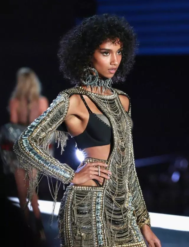 维密中国超模合集何穗,2018维密秀刘雯何穗组团霸气开秀