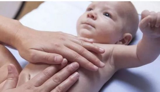 小孩吃奶粉胀气咋回事,宝宝吃奶粉总是胀气怎么回事