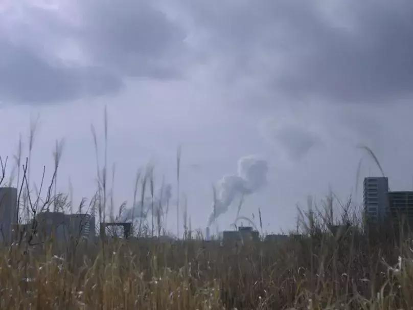 抛开大尺度,这部电影让我想起了小时候看过的郭敬明