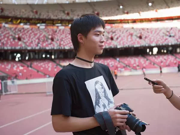 十万人齐喊华晨宇,十万人合唱华晨宇