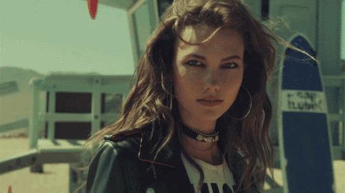 Gucci这是在逼我们把泳衣穿上街？