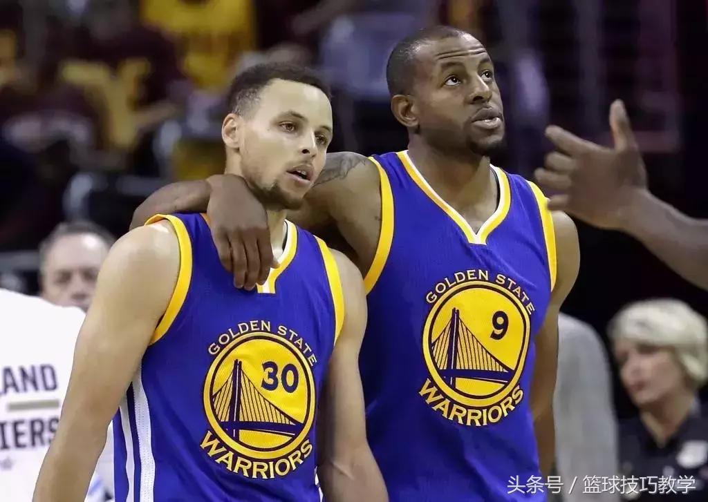 戈登晃断了库里的脚踝 (戈登晃断库里脚踝)