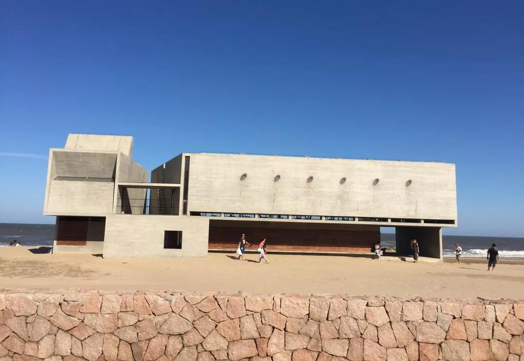 这座长城起源的城市，如今成了有钱人的后花园