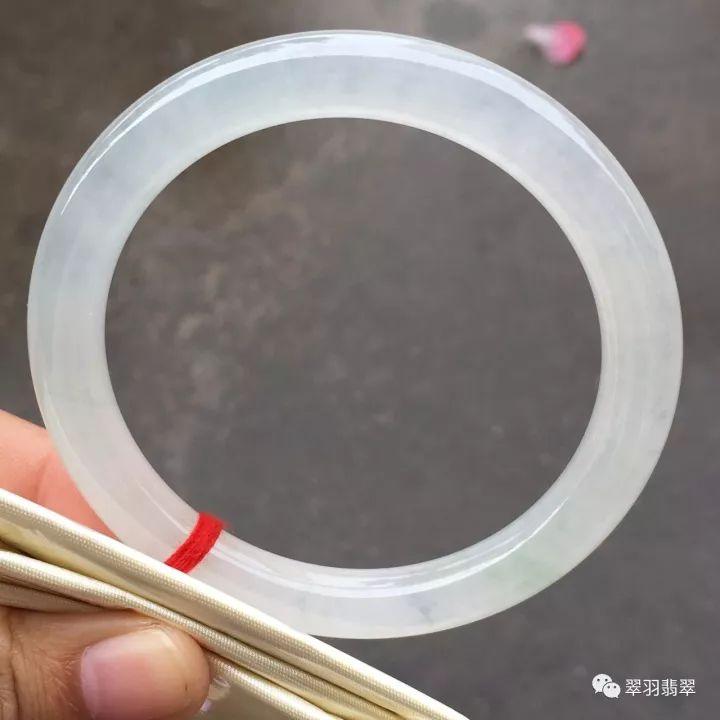 手镯戴不进手上怎么办,手镯胖了摘不下来有什么玄学