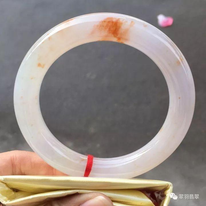 手镯戴不进手上怎么办,手镯胖了摘不下来有什么玄学