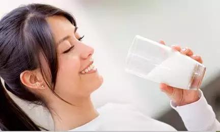 医生说这4类人不宜喝牛奶,原来有四类人不能喝牛奶