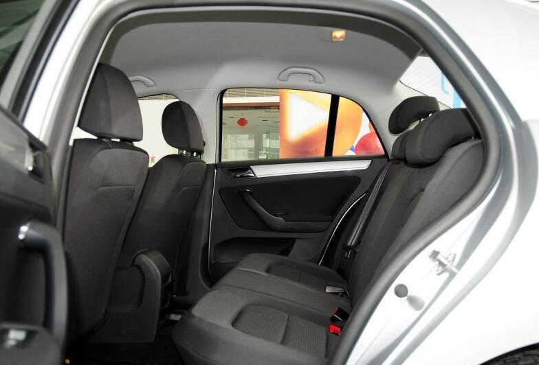 5万左右可以入手哪年的朗逸,5万预算买二手朗逸还是桑塔纳