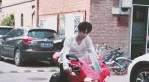 被问道第一次是什么时候，邓伦的回答真的很机智了！