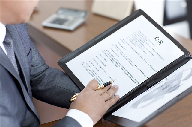 注意了，这种情况下，企业是用证不是用人！