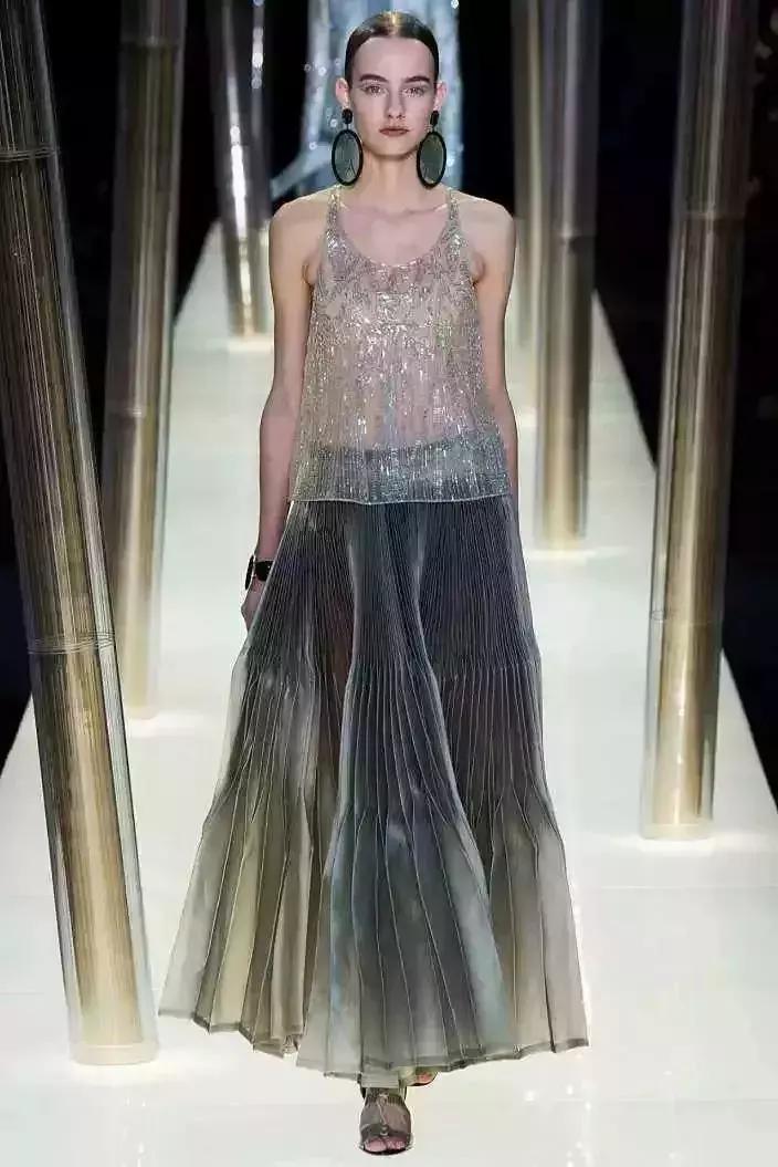 平胸妹子穿什么裙子好看,平胸穿什么类型的裙子更好看