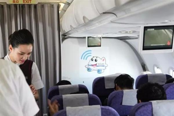 飞机降落时耳朵痛,飞机降落时耳朵痛怎么解