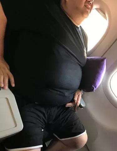 空姐揭秘和明星那点事儿，耍大牌很常见，最搞笑的是他