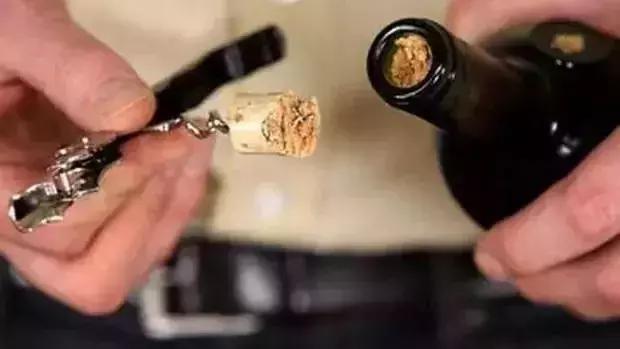 开葡萄酒断塞不要慌,葡萄酒木塞断什么原因