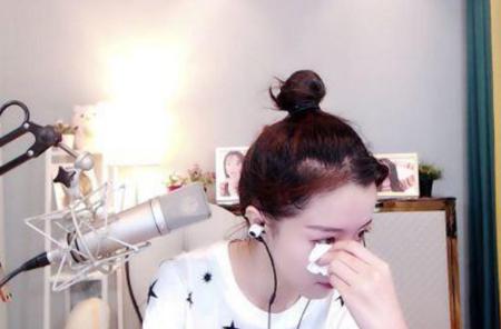 莉哥一夜成名后商演不断疯狂捞金,莉哥被解封的原因