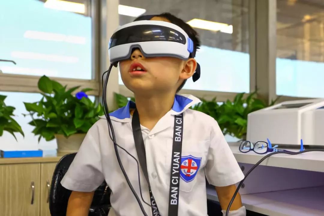 青少年近视弱视矫正,儿童近视1000多度加弱视能治好吗