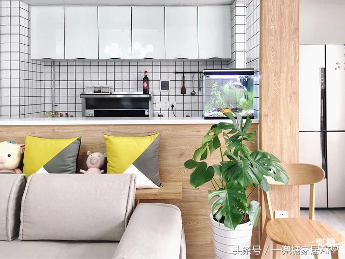 年轻人,谁不是一边感叹房子小,一边在小房子里拼命折腾?