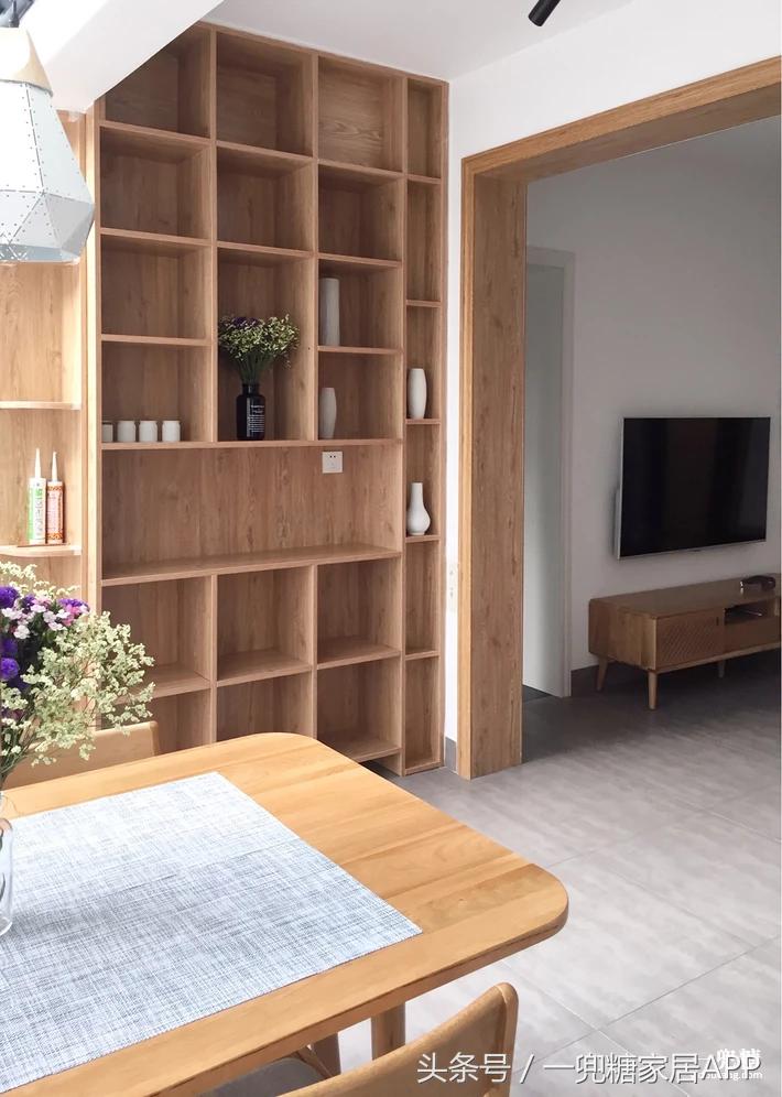 年轻人,谁不是一边感叹房子小,一边在小房子里拼命折腾?