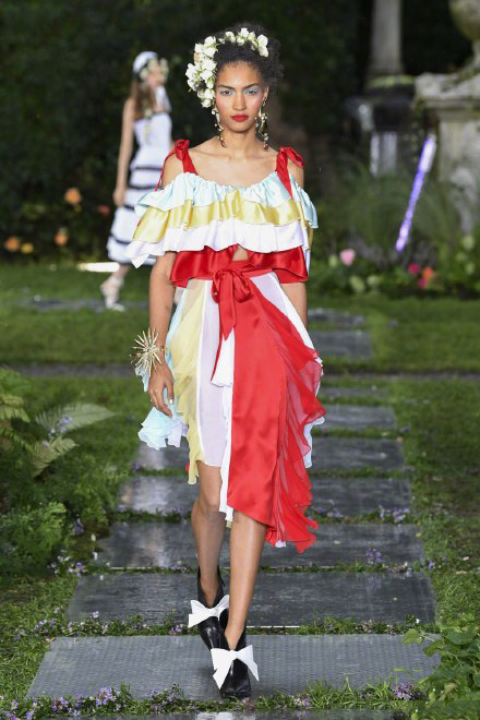 2019女装秀场潮流时尚,2019时装周高级服装秀