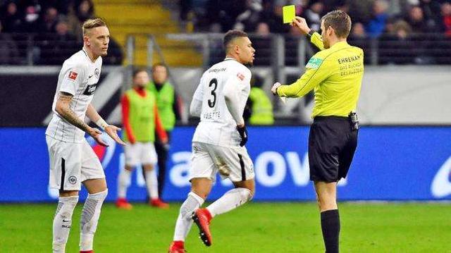 足球场上有黑卡吗,足球场有绿牌