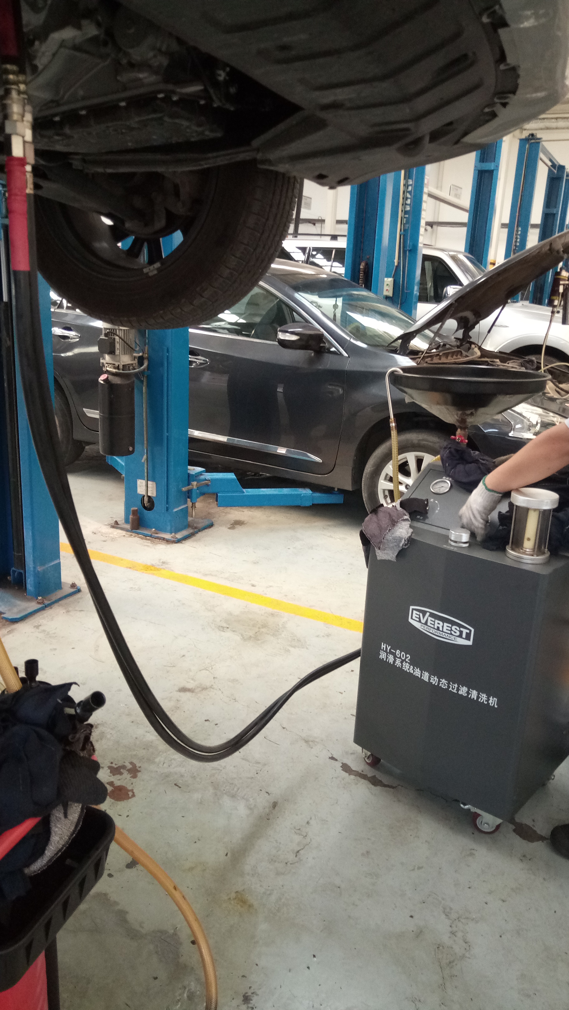 三菱欧蓝德换机油用多少,三菱欧蓝德更换胜牌机油