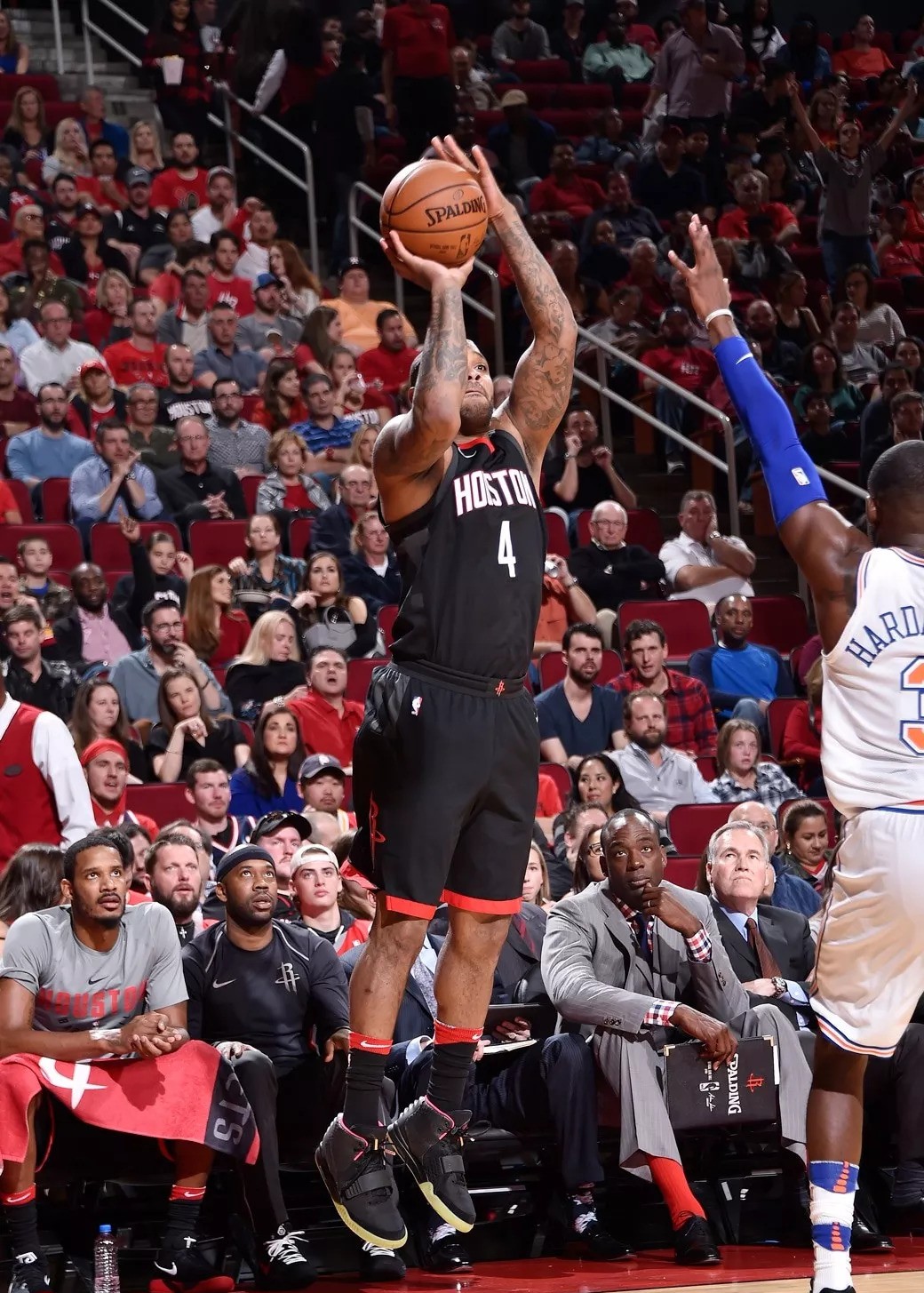 塔克球鞋上脚视频,塔克4000双球鞋