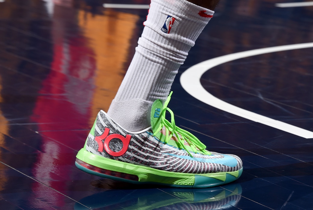 塔克球鞋上脚视频,塔克4000双球鞋