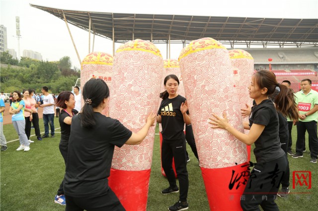 第四届济南市高新区职工运动会隆重开幕，现场气氛热烈、精彩至极！