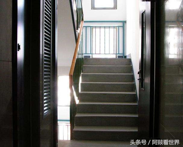 入户门正对别人入户门化解视频,入户门对着别人家的入户门