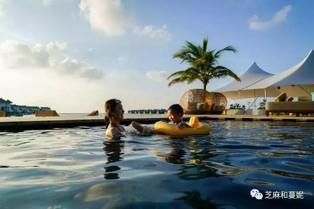 带两个孩子出去的妈妈,带两个孩子的妈妈去旅行